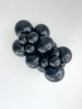 Load image into Gallery viewer, 17078 Tuftex Black 17&quot; Round (50ct)
