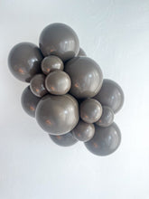Load image into Gallery viewer, 17042 Tuftex Cocoa 17&quot; Round (50ct)
