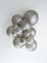 Load image into Gallery viewer, 17032 Tuftex Metallic Silver 17&quot; Round (50ct)
