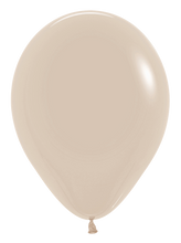 Load image into Gallery viewer, 446189 Fashion White Sand 18&quot; Round (25ct)
